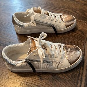 Steve Madden zip up sneakers